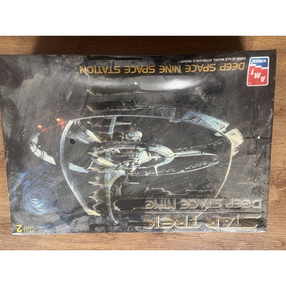 AMT Ertl Star Trek Deep Space Nine Space Station Model Kit 8778 Sealed